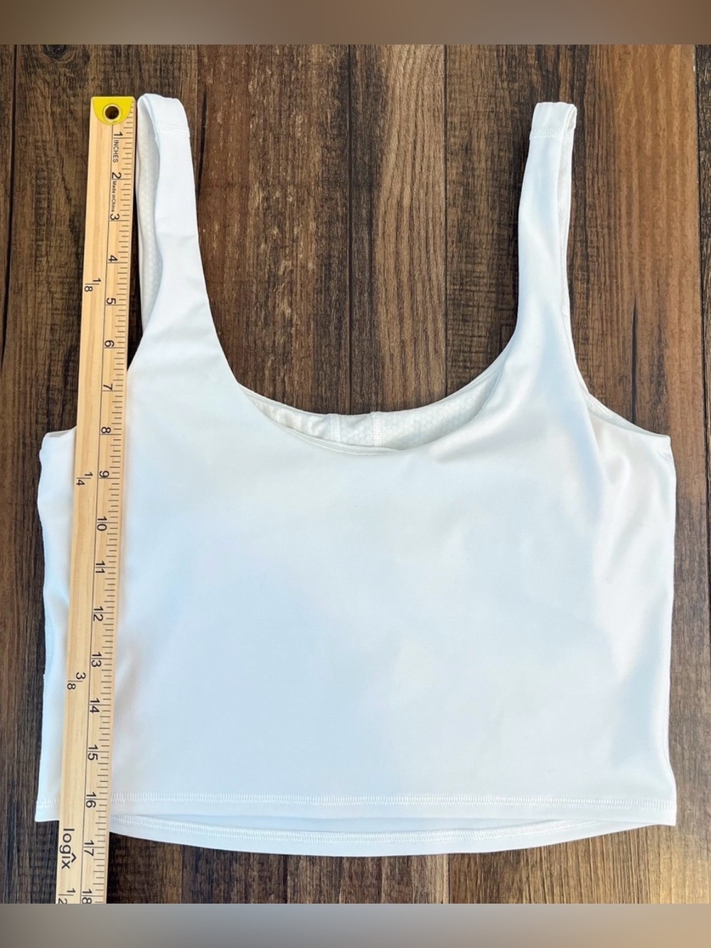 Vuori Daily Crop Tank Scoop Neck Bra Top Athleisure Size Medium White - Picture 4 of 5
